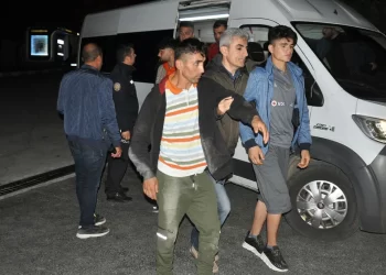 Kumar oynarken suçüstü yakalanan 11 Afgan sınır dışı edildi