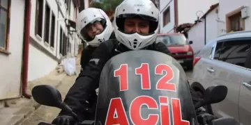Sağlık çalışanı çift motosiklet ambulansla hayat kurtarıyor