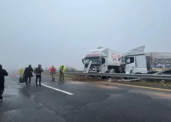 Şanlıurfa’da otobüs ve 2 TIR çarpıştı: Ölü ve yaralılar var