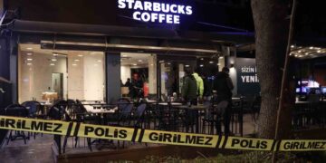 Adana’da Starbucks’a silahlı saldırı!