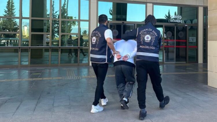 Turk ordusuna hakaret eden kisi yakalandi habermeydan