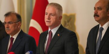 Vali Gül, İstanbul’da yeni yıl için alınan yılbaşı tedbirlerini açıkladı