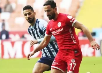 Adana Demirspor, sahasında Antalyaspor’u 2 golle geçti!