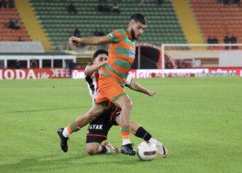 Alanyaspor evinde Samsunspor’u devirdi!