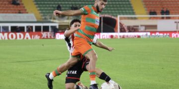 Alanyaspor evinde Samsunspor’u devirdi!