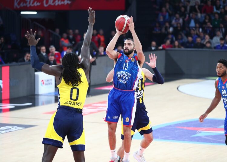 anadolu efes derbide fenerbahce beko yu devirdi habermeydan