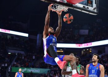 Anadolu Efes, Panathinaikos’u devirdi!