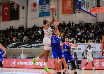 Anadolu Efes, Petkimspor’u uzatmada devirdi!