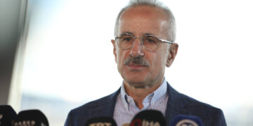 Bakan Uraloğlu, mobil cihaz düzenlemesinin ayrıntılarını anlattı