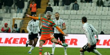 Beşiktaş, evinde ağır yaralı!