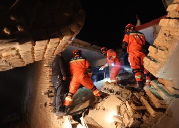 Çin’de 6,2 büyüklüğünde deprem: 118 kişi yaşamını yitirdi
