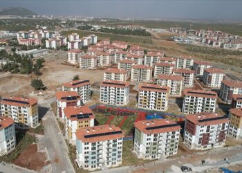 Deprem konutları teslim ediliyor