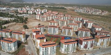 Deprem konutları teslim ediliyor