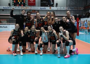 Eczacıbaşı, PTT’ye set vermedi!