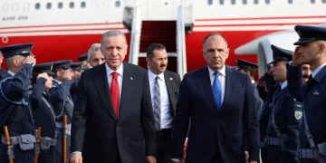Cumhurbaşkanı Erdoğan Atina’da! Karşılıklı “yeni dönem” mesajları