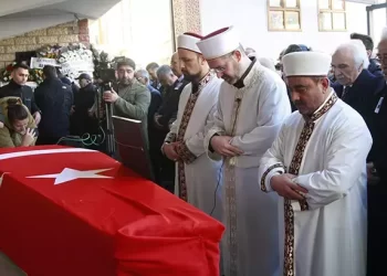 Eski Bakan Yaşar Okuyan memleketinde ebedi yolculuğuna uğurlandı