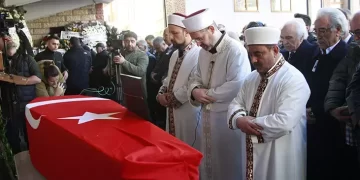 Eski Bakan Yaşar Okuyan memleketinde ebedi yolculuğuna uğurlandı