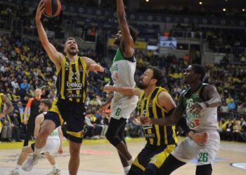 Fenerbahçe Beko, Zalgiris’i son çeyrekte devirdi!