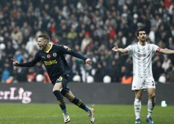 Fenerbahçe derbide liderliğini korudu!