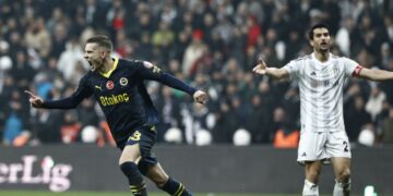 Fenerbahçe derbide liderliğini korudu!