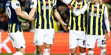 Fenerbahçe, Konferans Ligi’nde son 16’ya yükseldi!
