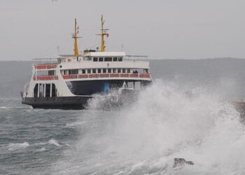 Gökçeada ve Bozcaada feribot seferleri iptal edildi