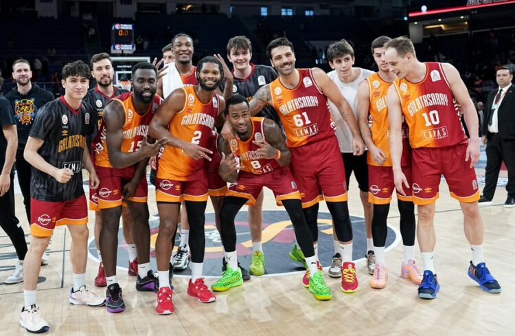galatasaray ekmas derbide besiktas emlakjet i devirdi habermeydan