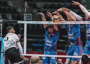 Halkbank ilk devreyi namağlup lider bitirdi!