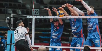 Halkbank ilk devreyi namağlup lider bitirdi!