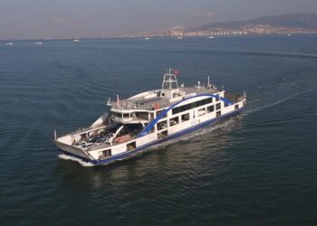 İzmir’de deniz ulaşımı olumsuz hava şartlarından etkilendi