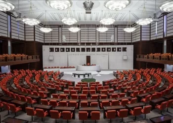 Meclis’te istifa dalgası: 600 milletvekilinden 53’ü partilerinden ayrıldı