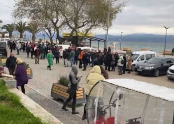 Depremin merkezi Mudanya’da insanlar sokaklara döküldü