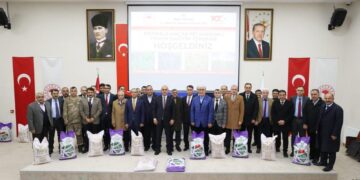 Muş’ta çiftçilere tritikale ve macar fiğ tohumu dağıtıldı