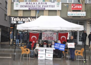 Muş’ta evlat nöbetine bir aile daha katıldı