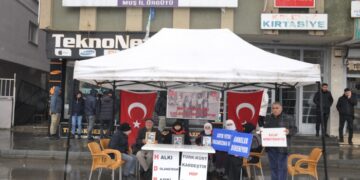 Muş’ta evlat nöbetine bir aile daha katıldı