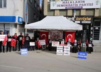 Muş’ta, evlat nöbetindeki ailelere Diyarbakır ailelerinden destek!