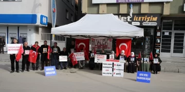Muş’ta, evlat nöbetindeki ailelere Diyarbakır ailelerinden destek!