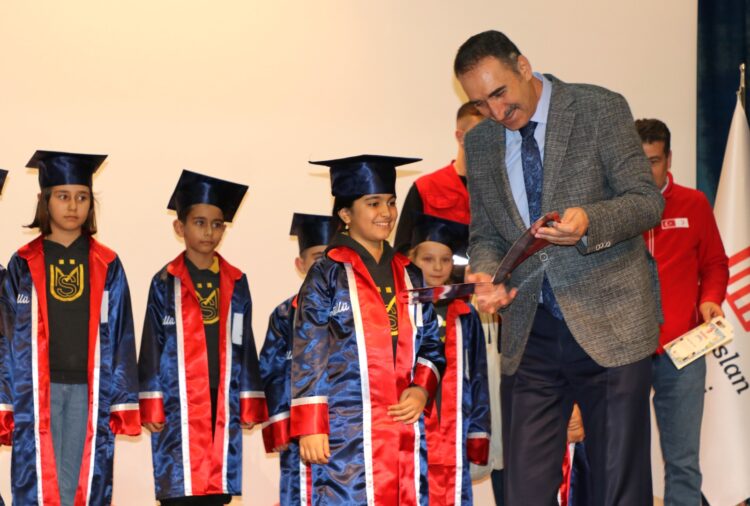 mus ta kizilay cocuk universitesi projesinde mezuniyet coskusu yasandi habermeydan 1