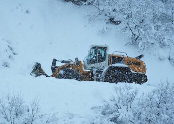 Muş’ta köy yollarının ulaşıma açılması için çalışmalar sürüyor!