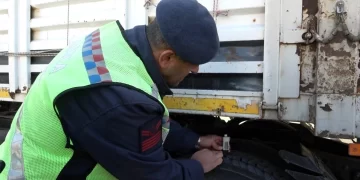 Muş’ta ticari araçlara zorunlu kış lastiği uygulaması başladı