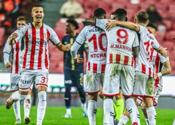 Samsunspor, Kasımpaşa’yı farklı mağlup etti