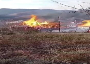 Sinop’ta bir ev, ahır ve ambar yandı