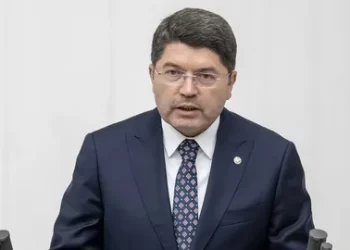 Bakan Tunç’tan teröre karşı bildiriye imza atmayan CHP ve DEM Parti’ye tepki