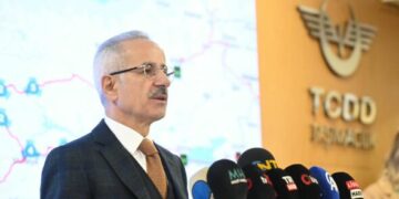 Bakan Uraloğlu açıkladı: Tren gecikmelerini minimum seviyeye çekmeyi hedefliyoruz
