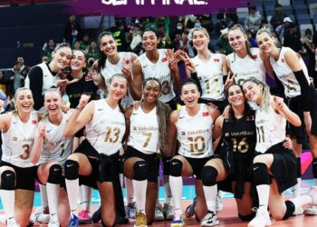 VakıfBank, 2’de 2 yaparak yarı finale çıktı!