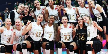 VakıfBank, 2’de 2 yaparak yarı finale çıktı!