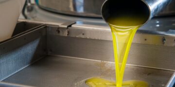 Bakan Yumaklı açıkladı: Zeytinyağı üretim ve satış merkezlerini denetlemeye başladık