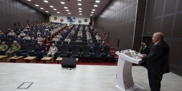 Bakan Güler, Yeni Yıl Dolayısıyla Hava Kuvvetlerimizin Kahraman Personeli ile Bir Araya Geldi
