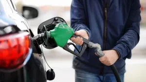Benzin ve motorine zam geldi1 habermeydan