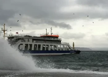 Çanakkale-Eceabat hattındaki feribot seferleri iptal edildi